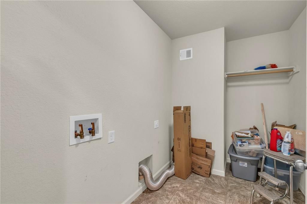 809 Hollis Avenue — photo 21