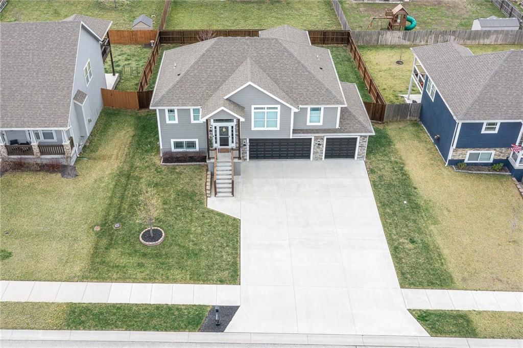 2710 E Locust Court — photo 2