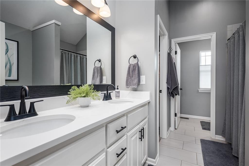 2710 E Locust Court — photo 13