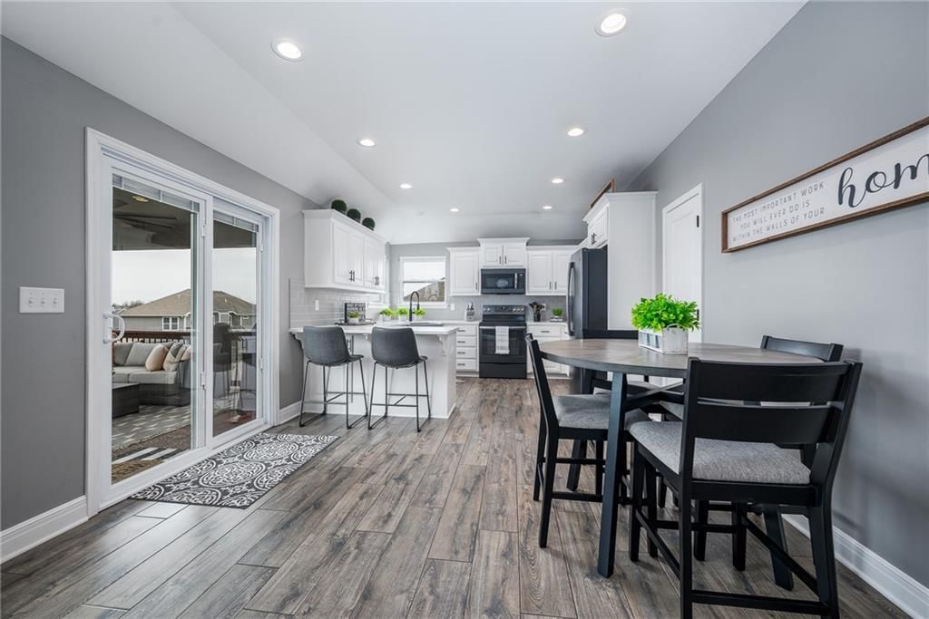 2710 E Locust Court — photo 5