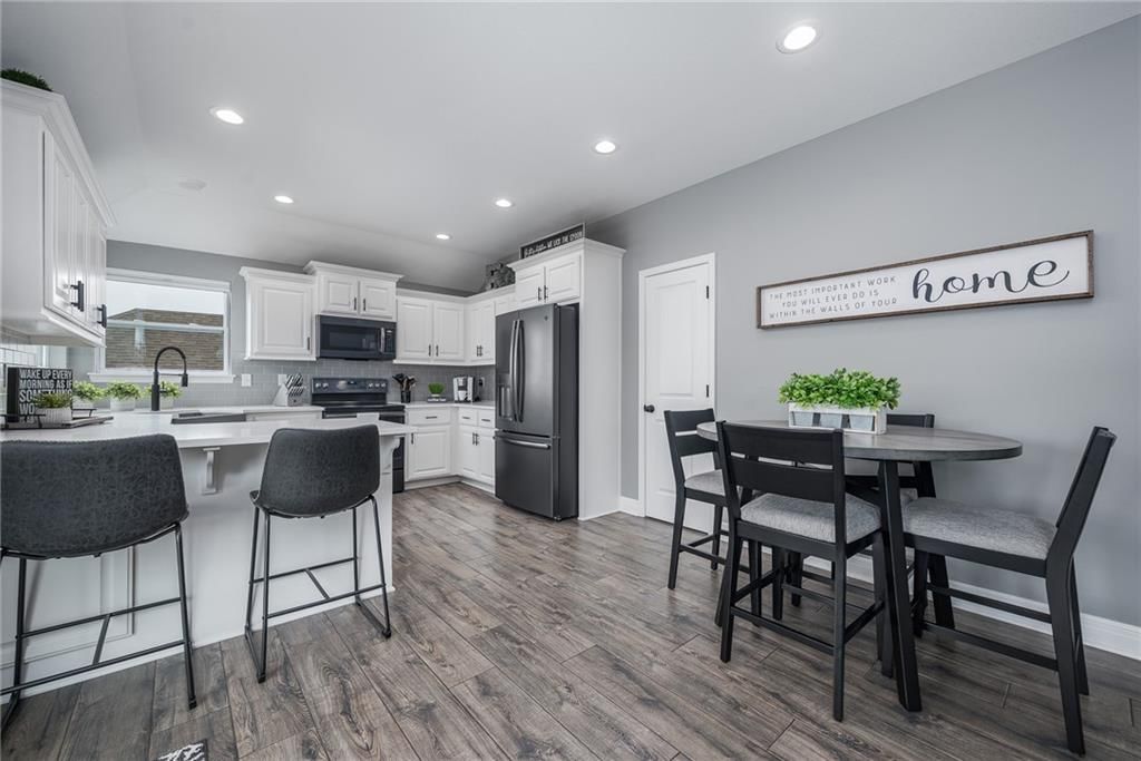 2710 E Locust Court — photo 6