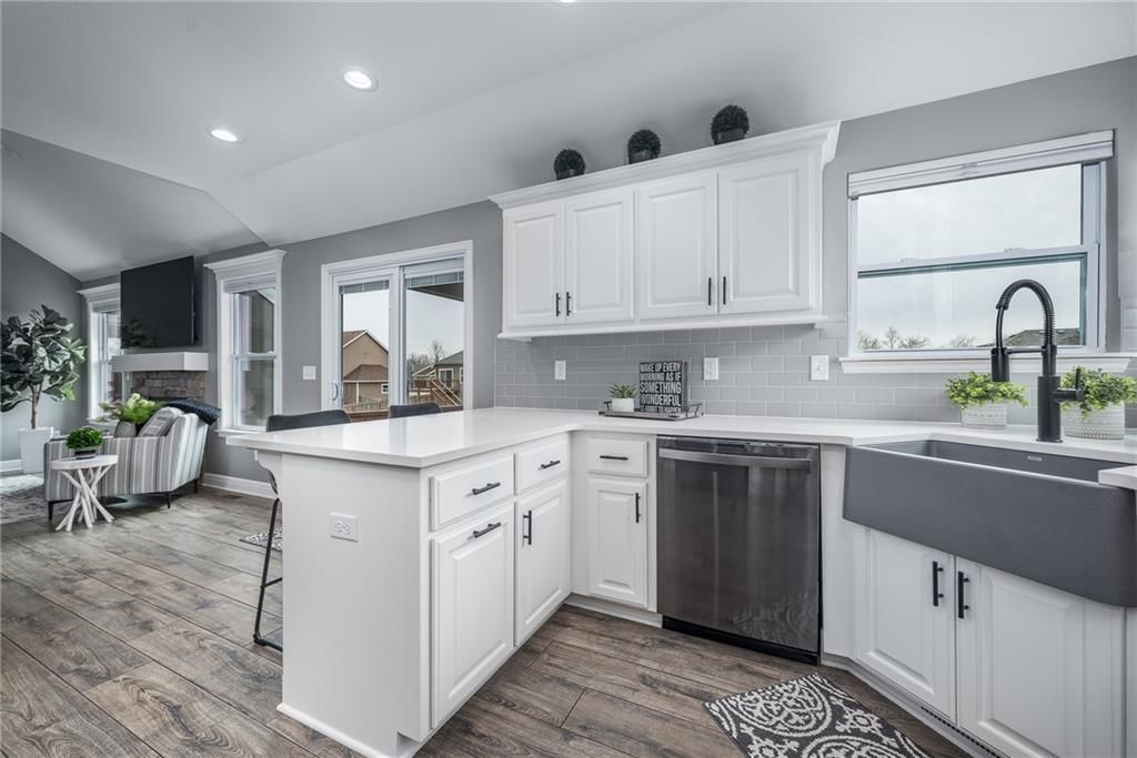 2710 E Locust Court — photo 8