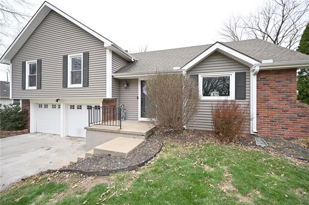 406 Woodcrest Drive — photo 2