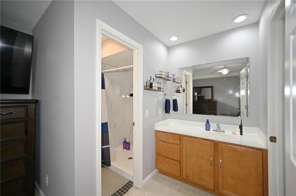 406 Woodcrest Drive — photo 14