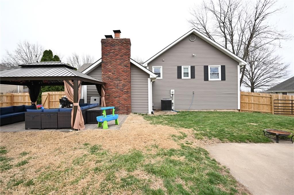 406 Woodcrest Drive — photo 25