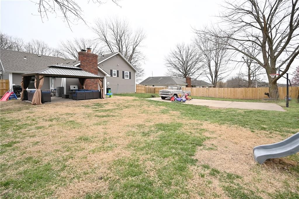 406 Woodcrest Drive — photo 26