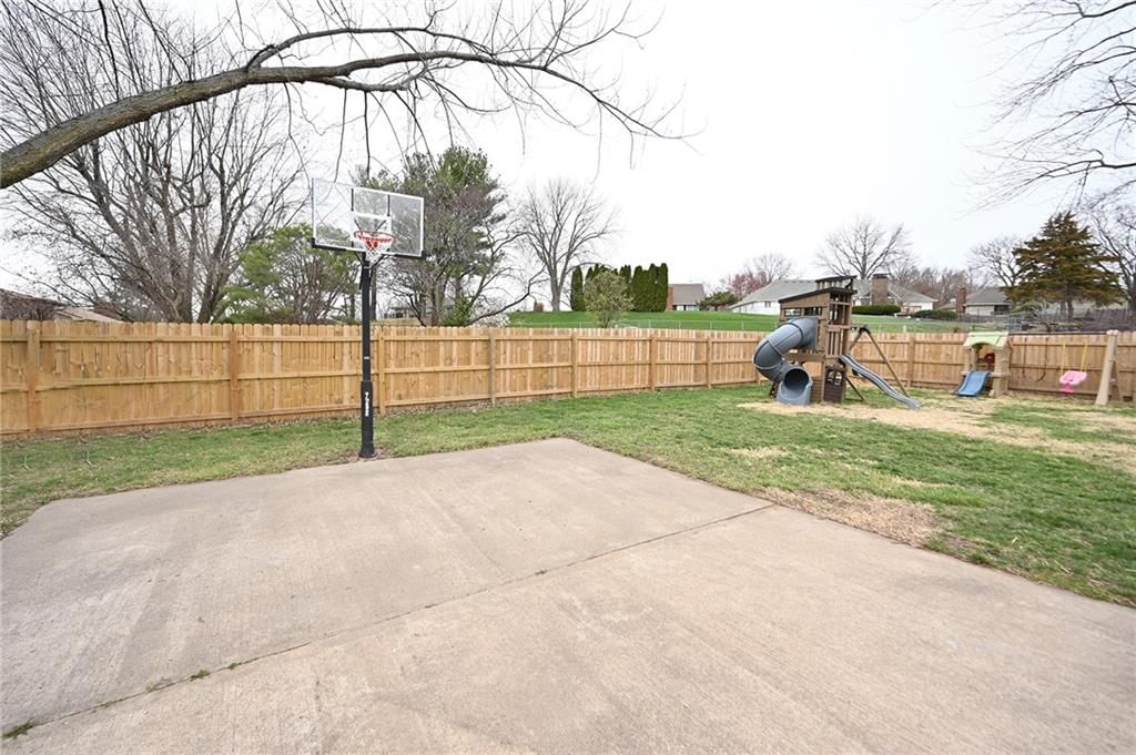 406 Woodcrest Drive — photo 27