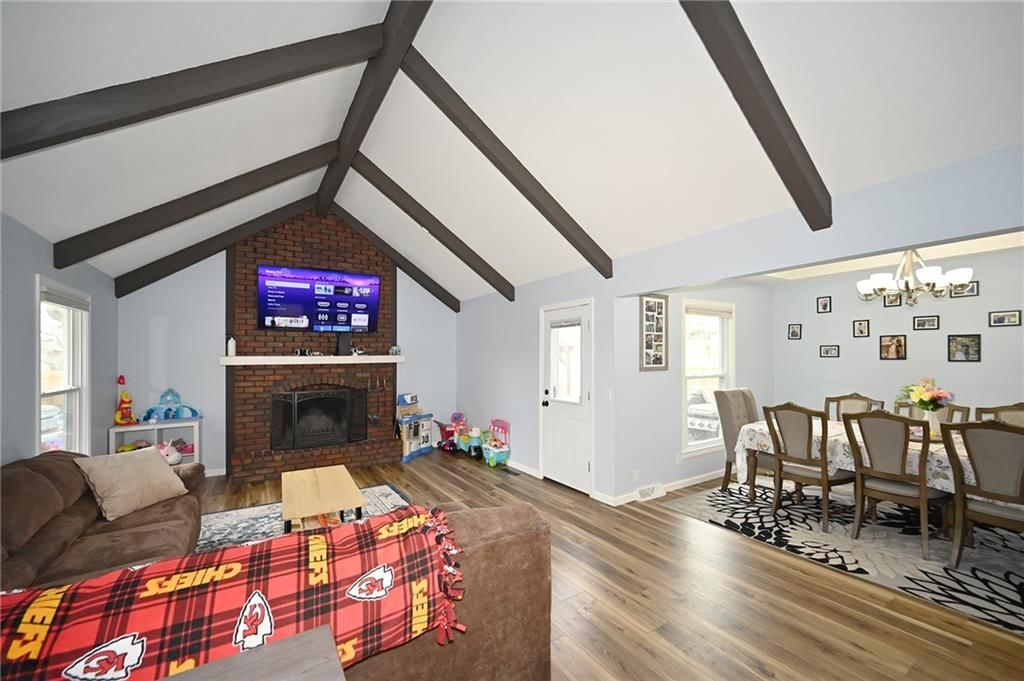 406 Woodcrest Drive — photo 4