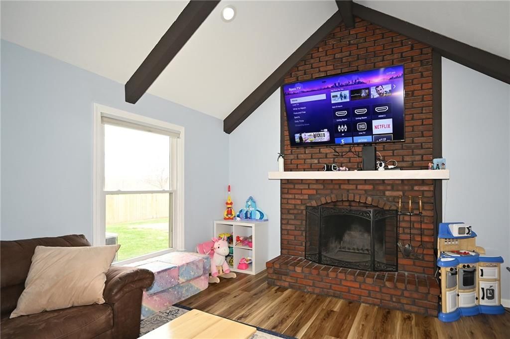 406 Woodcrest Drive — photo 5