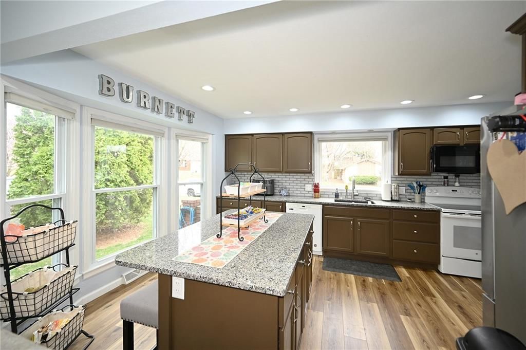406 Woodcrest Drive — photo 7