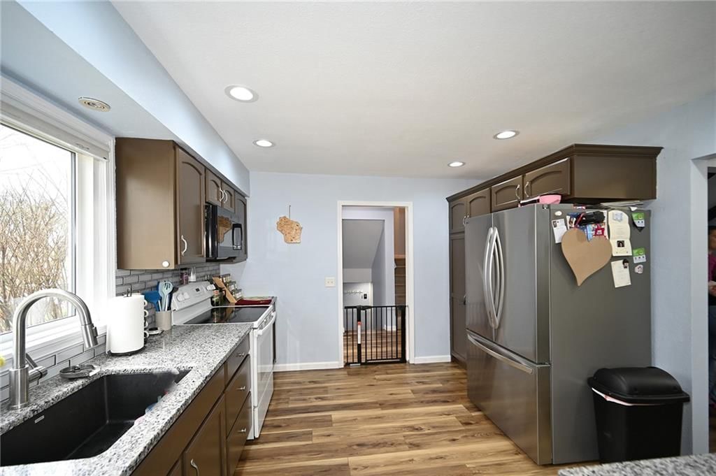 406 Woodcrest Drive — photo 8