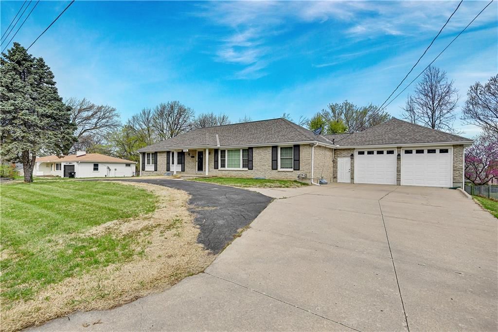 9200 E Linwood Boulevard — photo 2