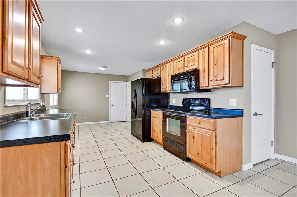 9200 E Linwood Boulevard — photo 13