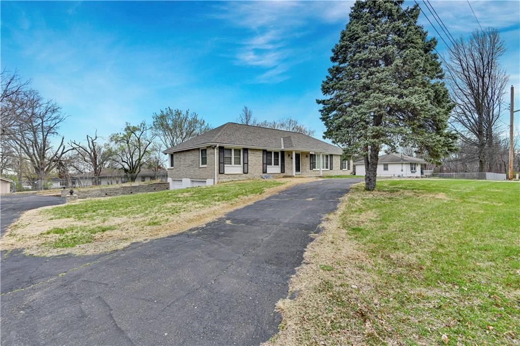 9200 E Linwood Boulevard — photo 3