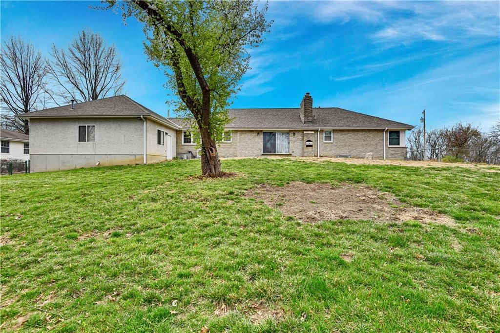9200 E Linwood Boulevard — photo 4