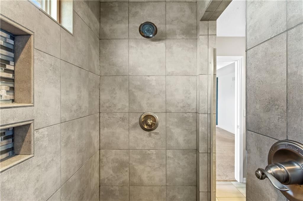 636 SW Gateway Court — photo 18