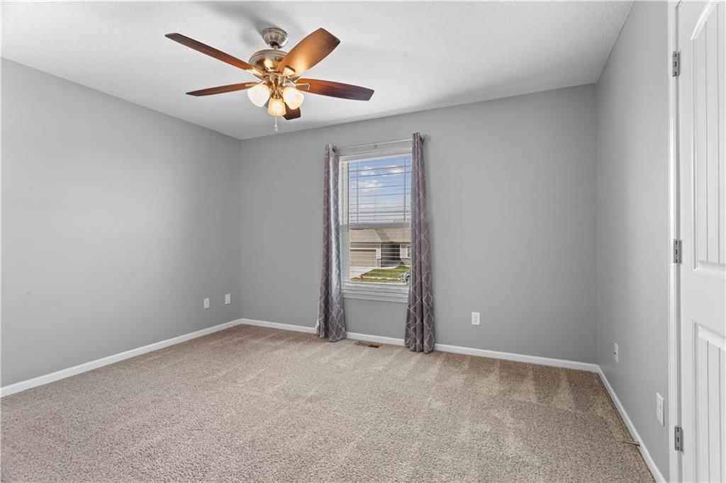 636 SW Gateway Court — photo 19