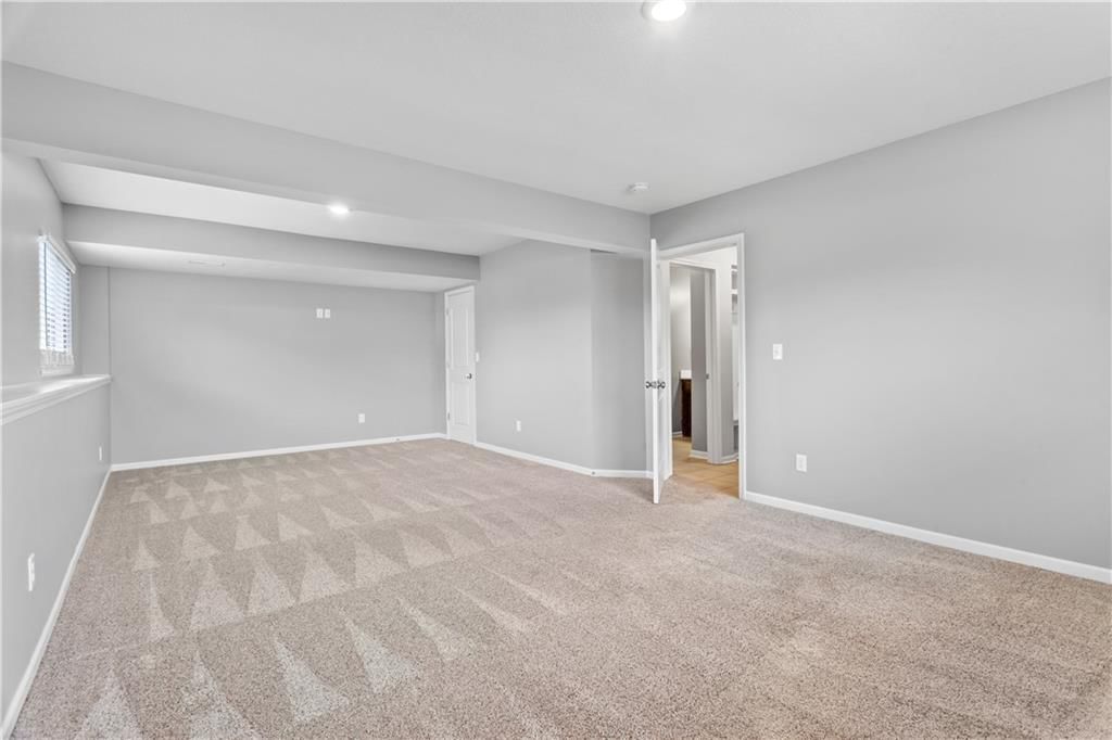 636 SW Gateway Court — photo 23
