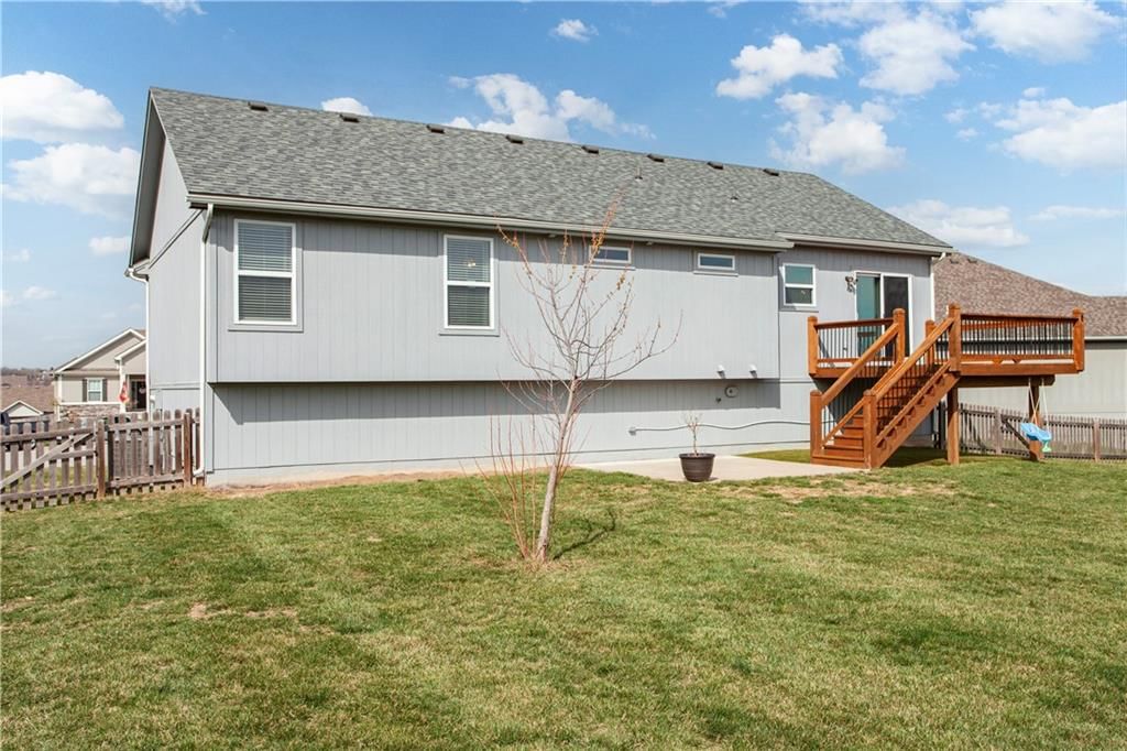 636 SW Gateway Court — photo 27
