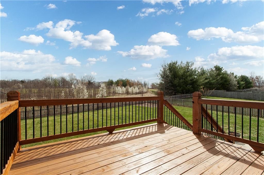 636 SW Gateway Court — photo 28