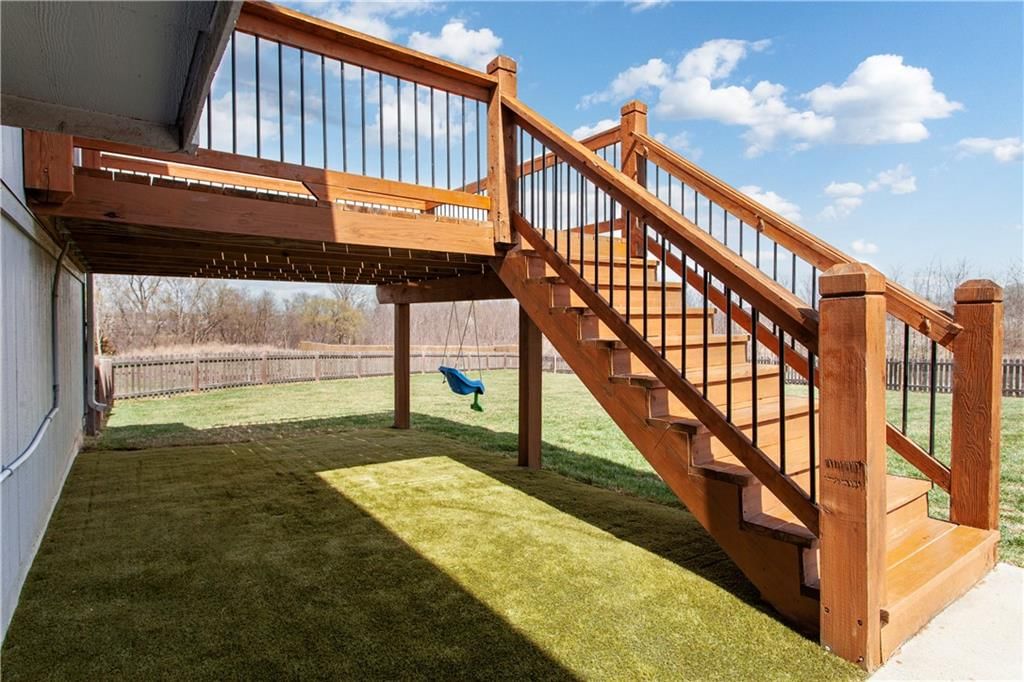 636 SW Gateway Court — photo 29