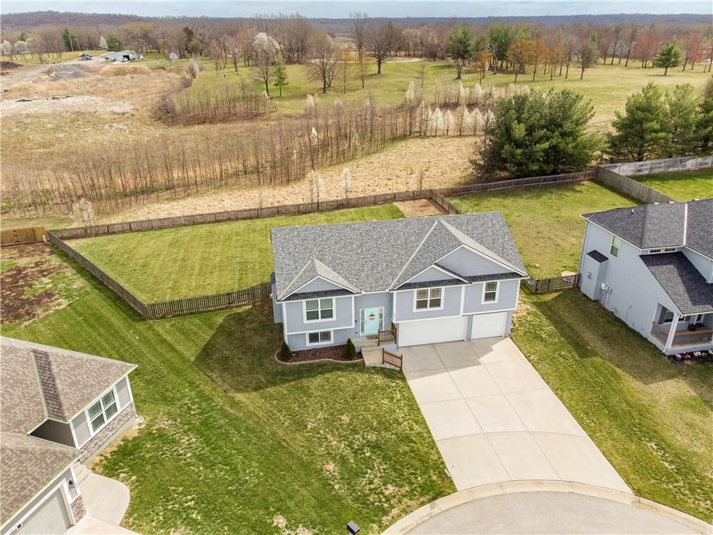 636 SW Gateway Court — photo 32