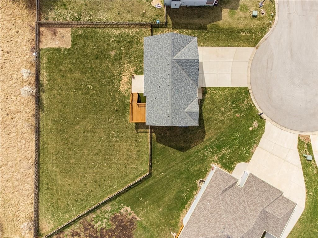 636 SW Gateway Court — photo 33