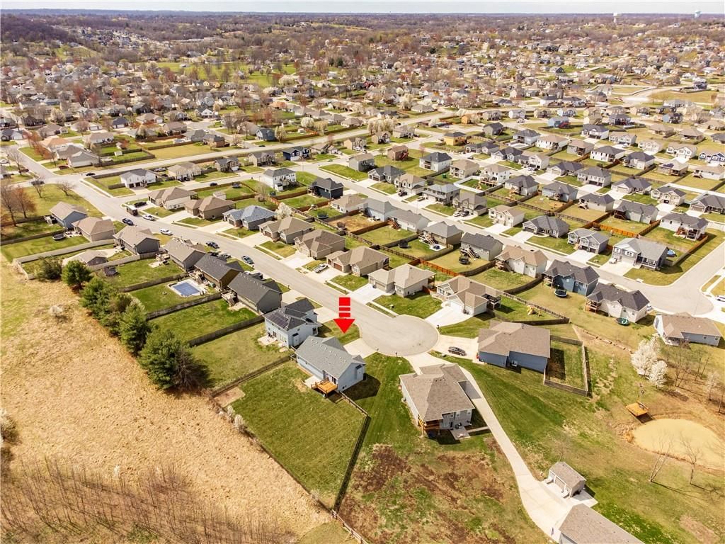 636 SW Gateway Court — photo 35