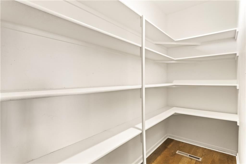 636 SW Gateway Court — photo 6
