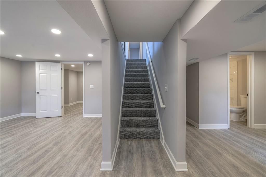 102 London Way — photo 27