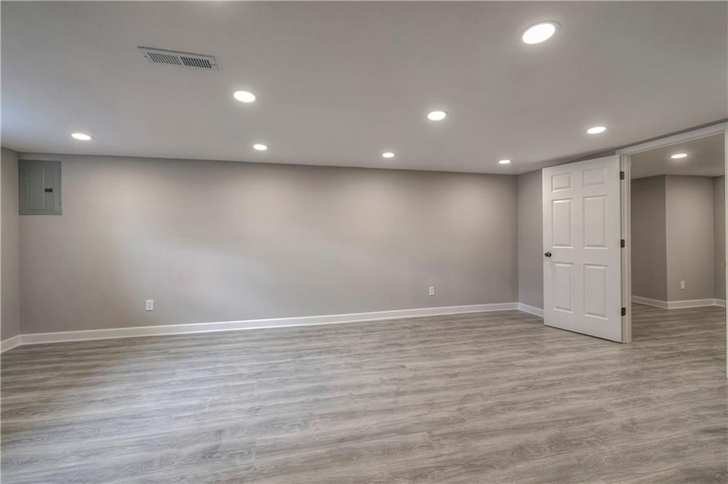 102 London Way — photo 28