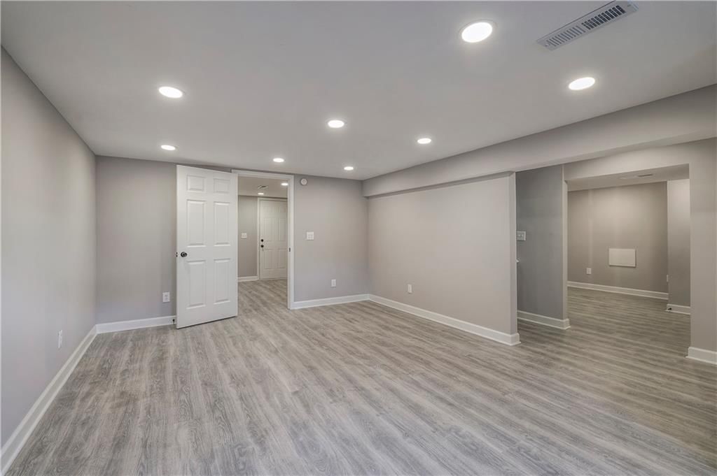 102 London Way — photo 30