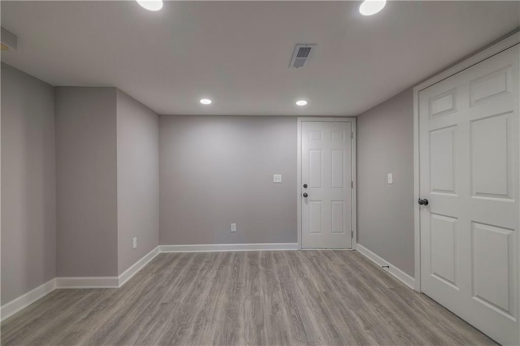 102 London Way — photo 31