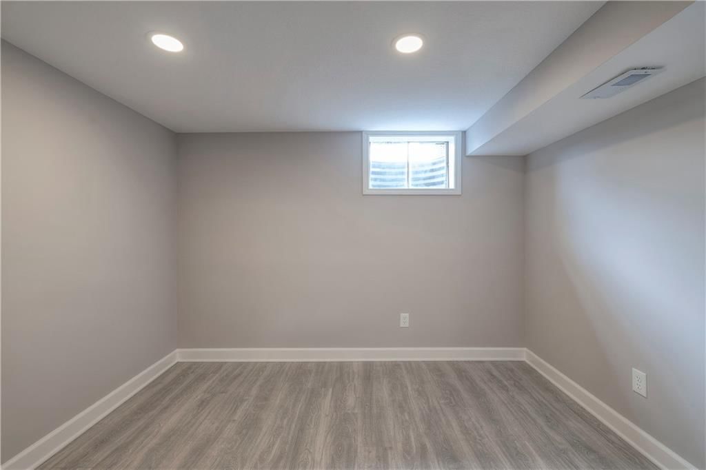 102 London Way — photo 32