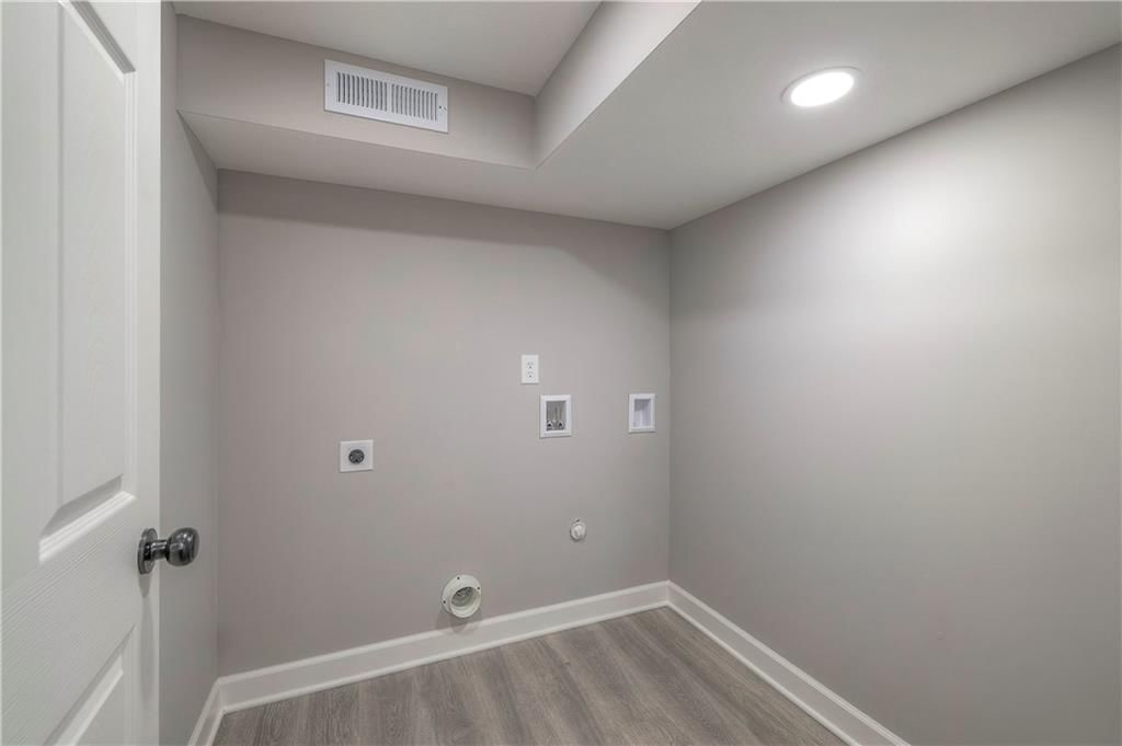 102 London Way — photo 33