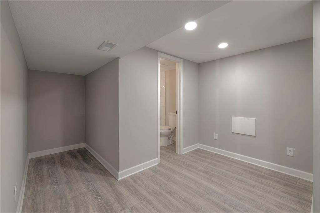 102 London Way — photo 34