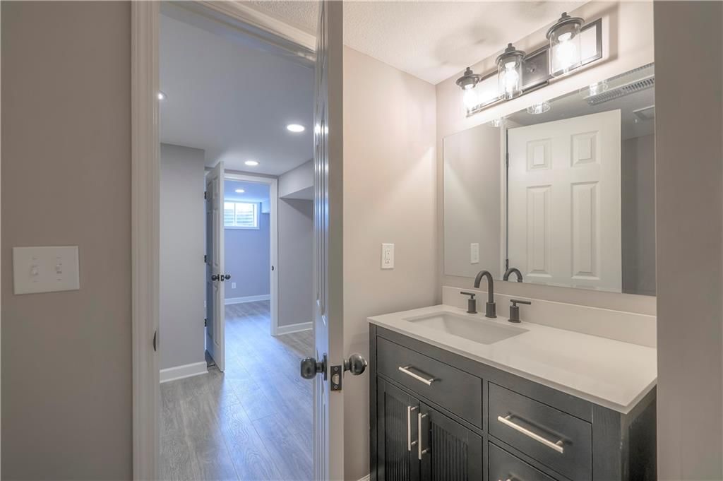 102 London Way — photo 36