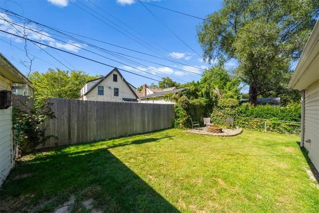 4920 Bell Street — photo 26