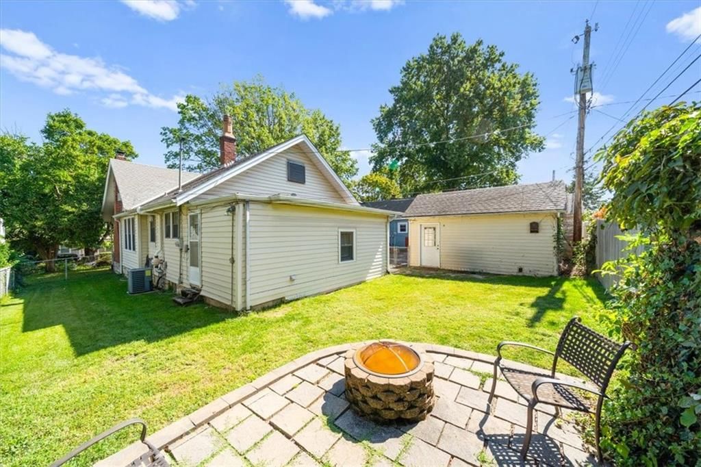 4920 Bell Street — photo 27