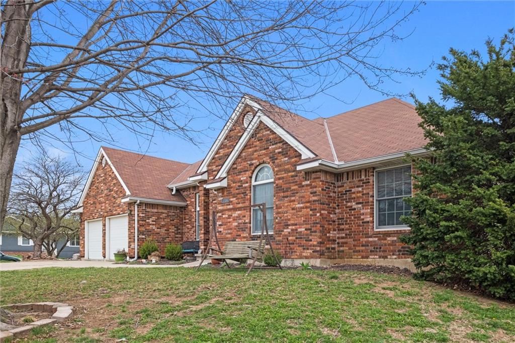 1704 Jayhawk Drive — photo 2