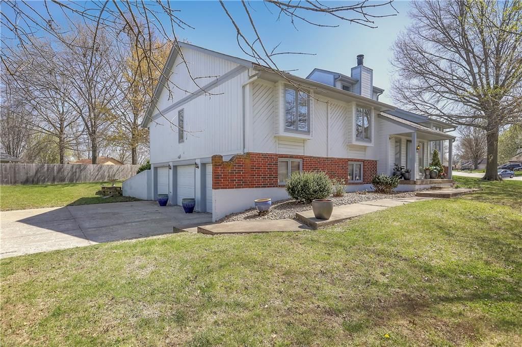 3300 SW Fleming Drive — photo 2