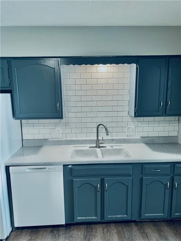 425/427 Castle Drive — photo 14