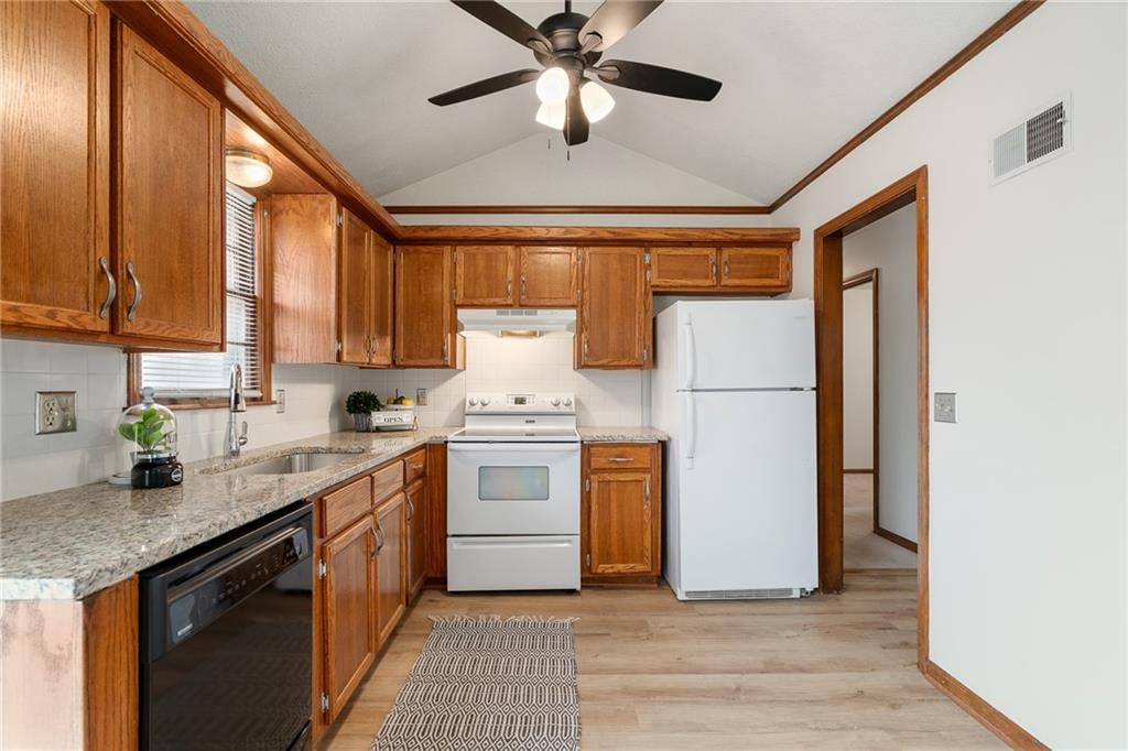 15206 E 33rd Street — photo 11