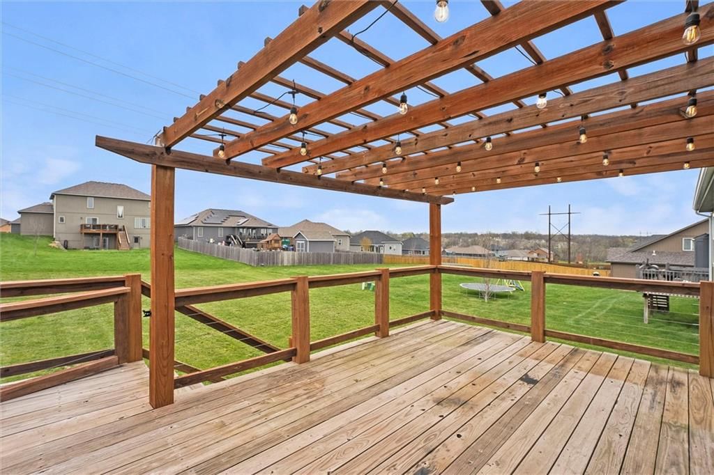 1102 Persimmon Drive — photo 33