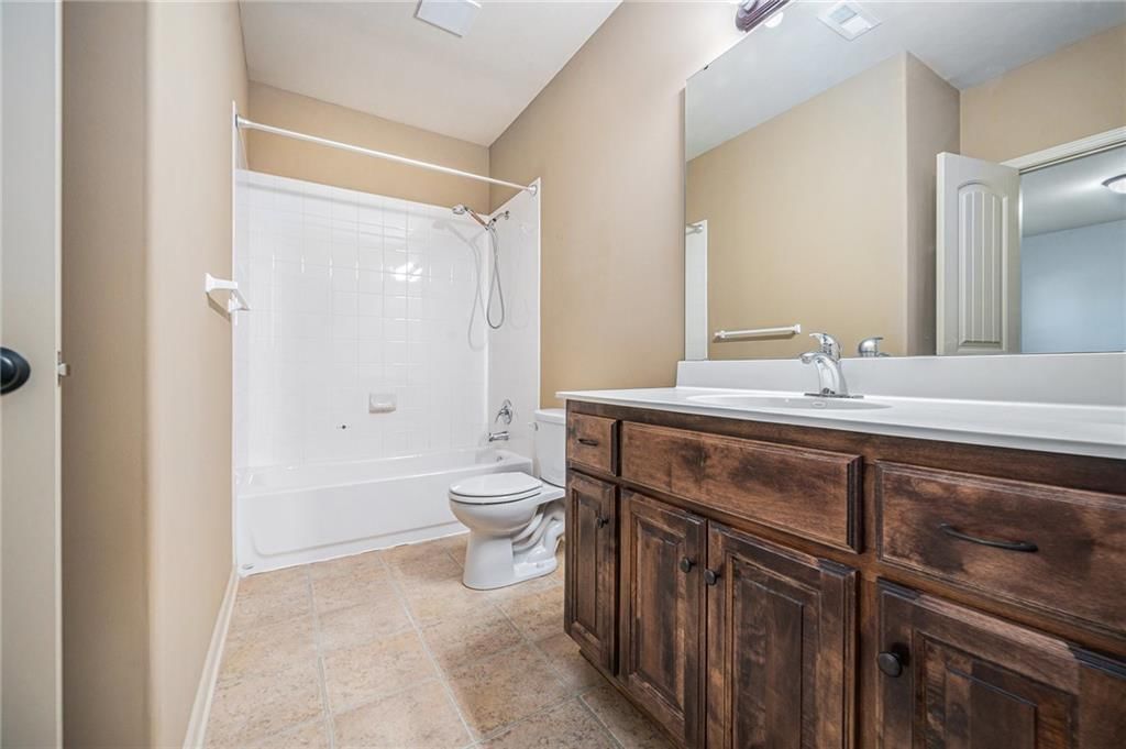 9724 N Elm Avenue — photo 28