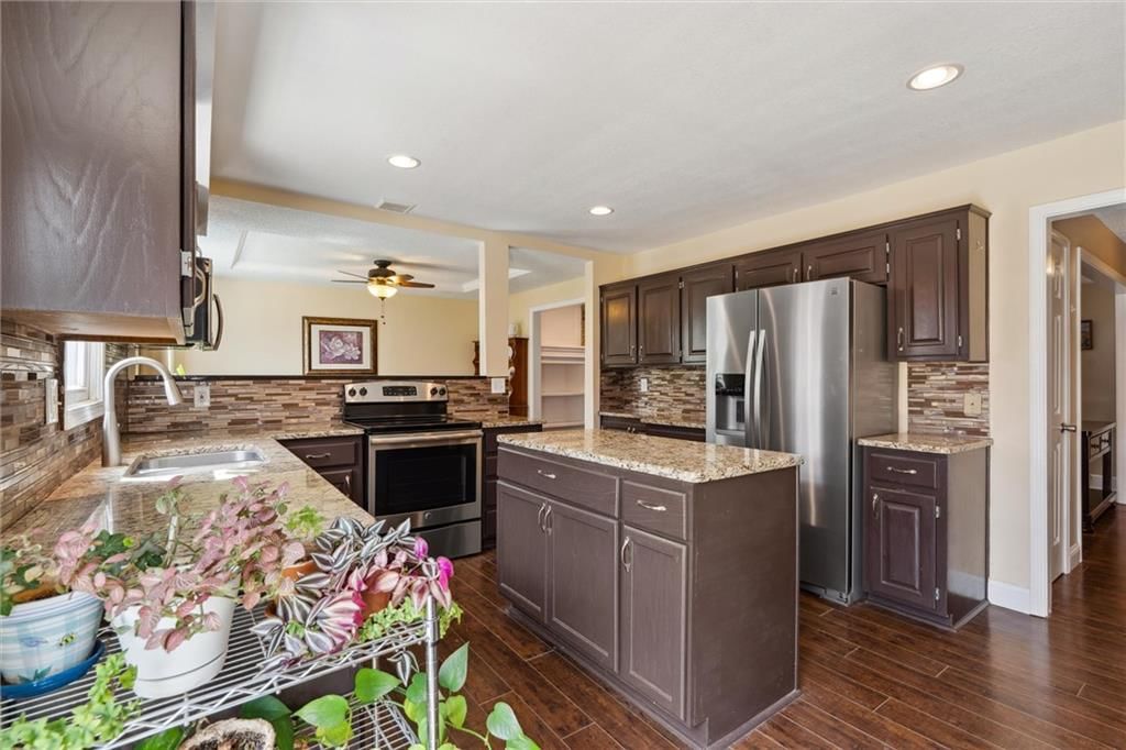 1015 E Oakview Street — photo 13