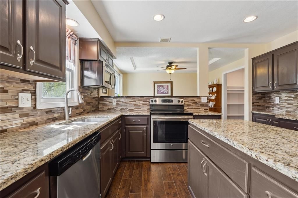 1015 E Oakview Street — photo 14