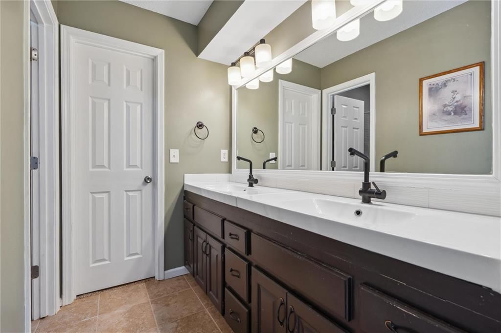 1015 E Oakview Street — photo 25