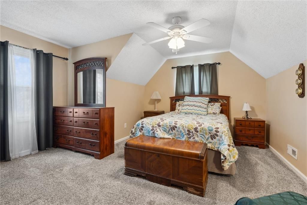 1015 E Oakview Street — photo 27