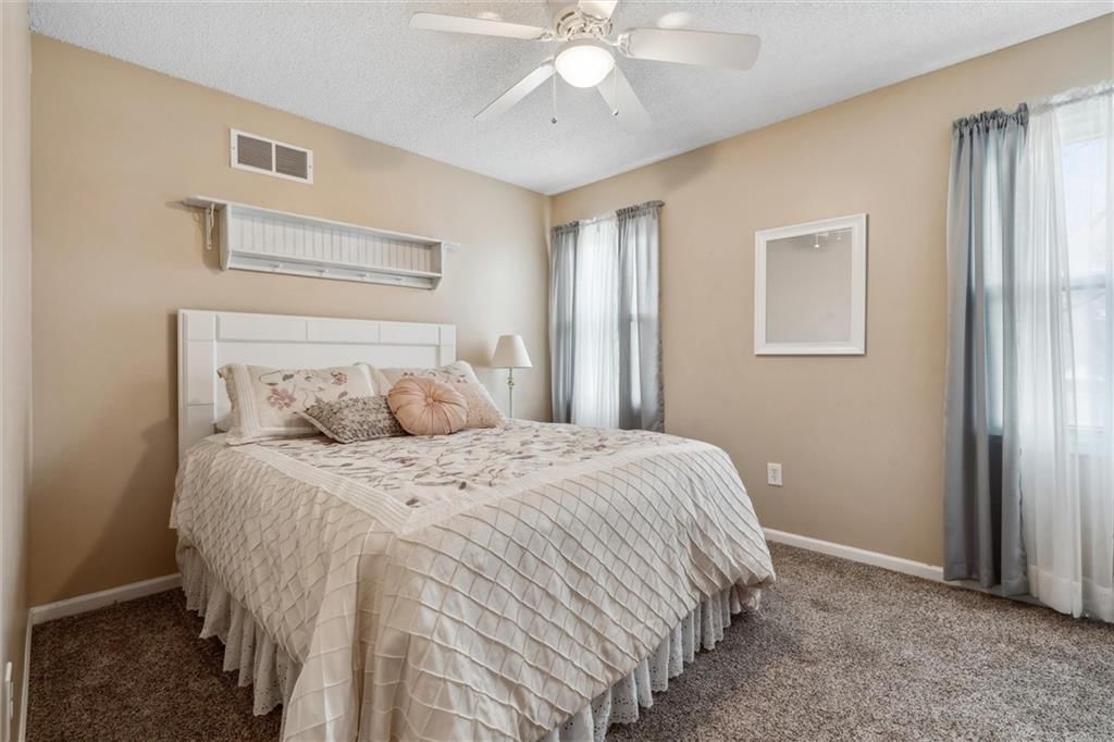 1015 E Oakview Street — photo 29